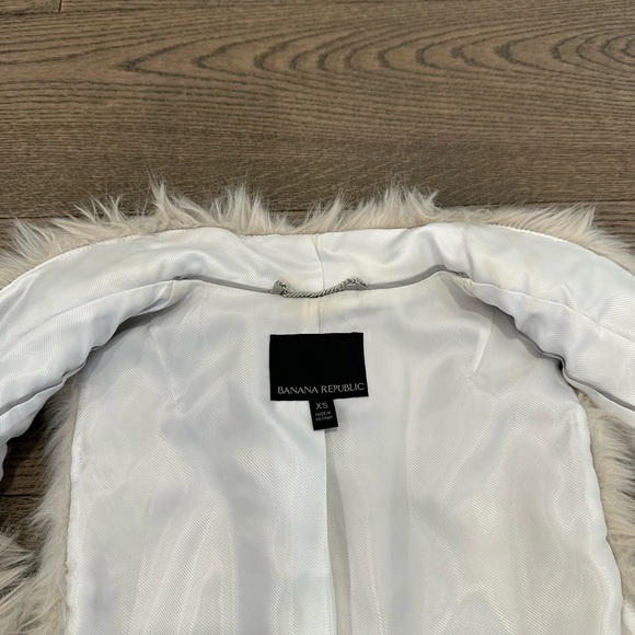 Banana Republic | Cream Faux Shearling Vest | Size Extra Small - Picture 5 of 5